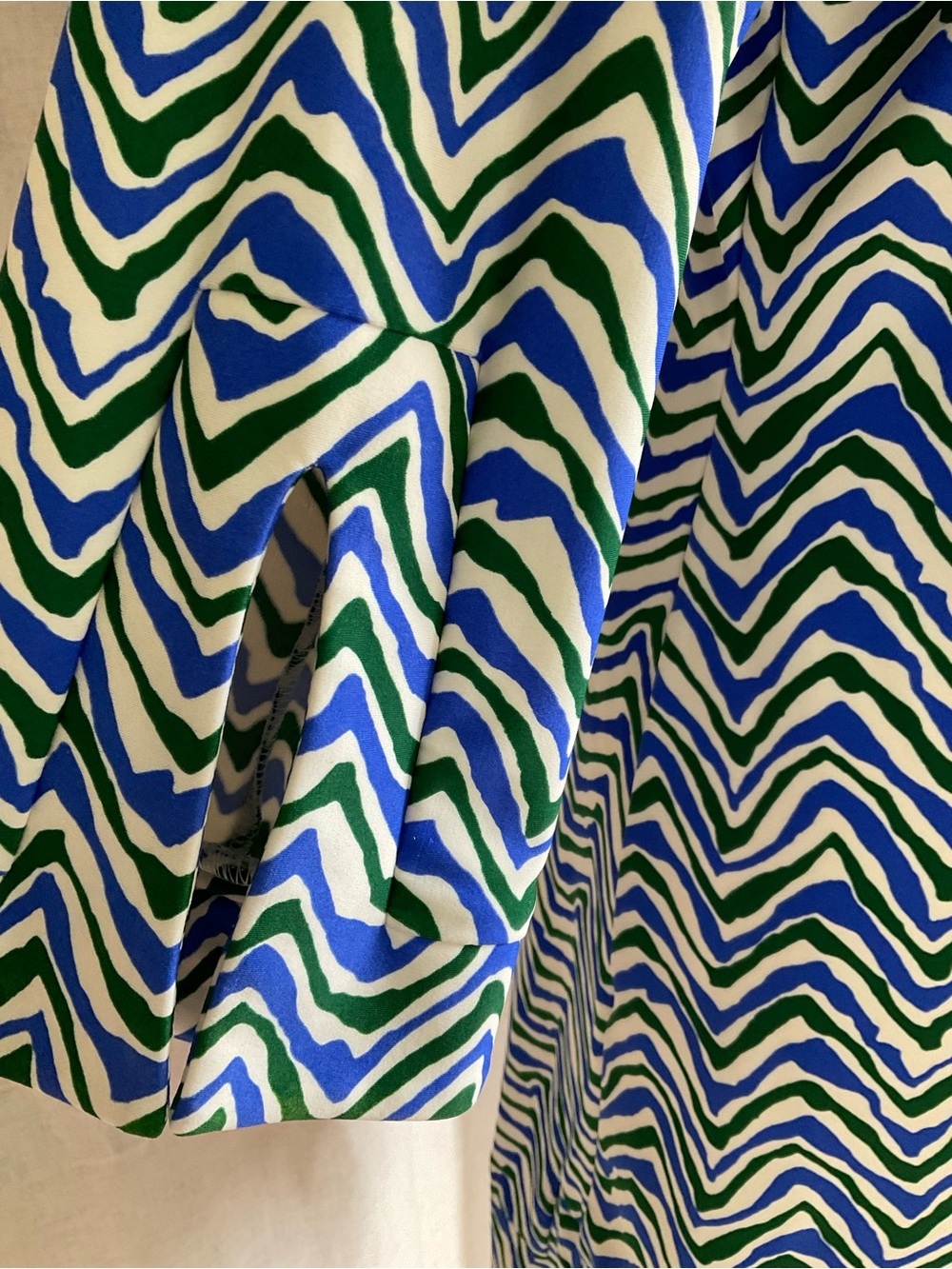 Jude Connally L Blue Green Chevron Print Stretch Knit Shift Dress USA Made - Picture 6 of 7